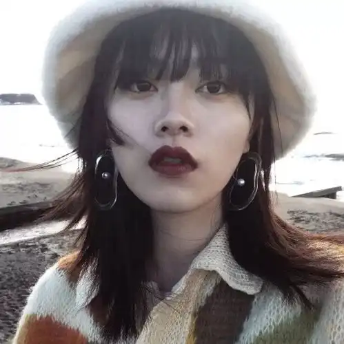 时尚霸气女生头像孤傲女帝
