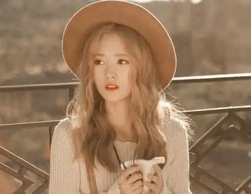 女星染金发,鞠婧祎精致,杨超越酷帅,看到最后差点没认出