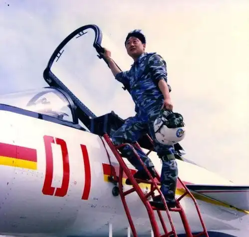 蓝天图片唯美女生头像试