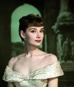 柯震东公开32岁新女友,曾抢唐嫣男友,借罗志祥炒作