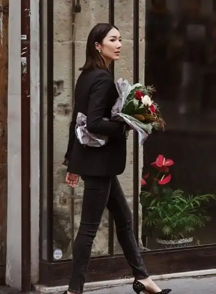 女高男低又怎样,李亚男一袭短装秀超模身材,同框王祖蓝一脸甜蜜