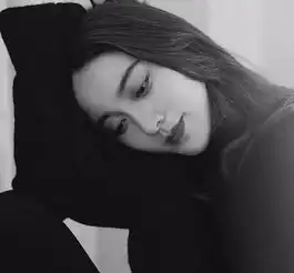 超霸气的句子我虽然不是钻石,但有你要不起的光芒