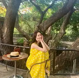 碎花款式怎么选,怎么搭配才能不像村花