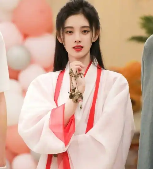 鞠婧祎体重曝光,带给粉丝无尽遐想,你认为她真实体重是多少
