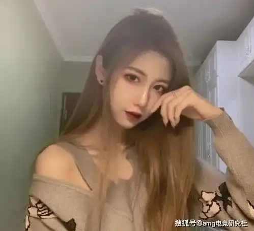 电竞女神miss登上男人装,衣着太过诱惑,跟之前形象大不同