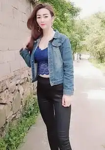 低调又清新的美女,搭配干净利落