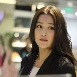 曾是李晨的女友,凭一剧爆红,今30岁开百万豪车却依旧单身