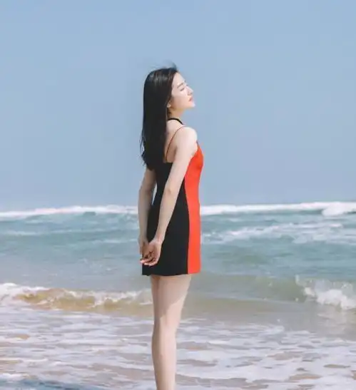 李兰迪撞脸谢大子,侧面看起来像一个圆形桥墩,如果你不减肥
