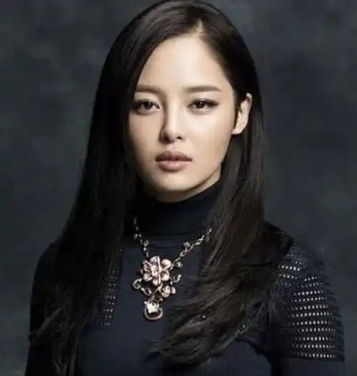 辛芷蕾瘫痪父亲和姥爷相继去世,让我对成名和金钱充满了欲望