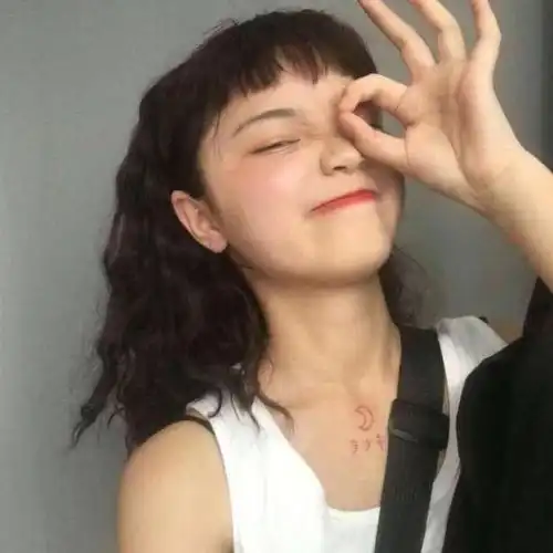 这是情头吗,女生会不会没有情侣的情况下用这个头像,是情头的话有另一半的吗,万分感谢
