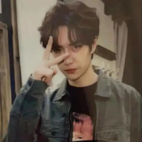 头像丨人间本不该令我这么欣喜的,但是你来了