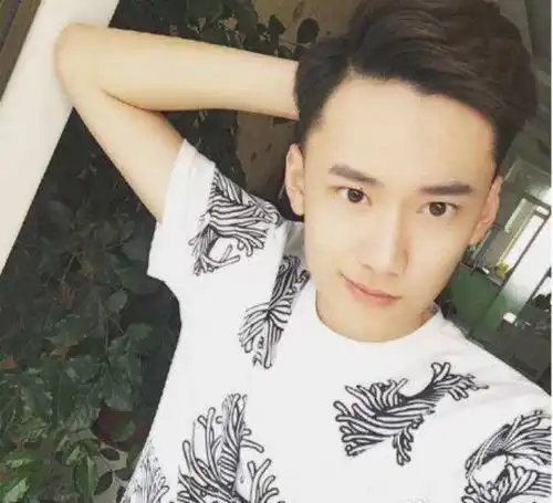 变形计早恋少年将屏保设置成女友照片,颜值曝光惊艳了全网