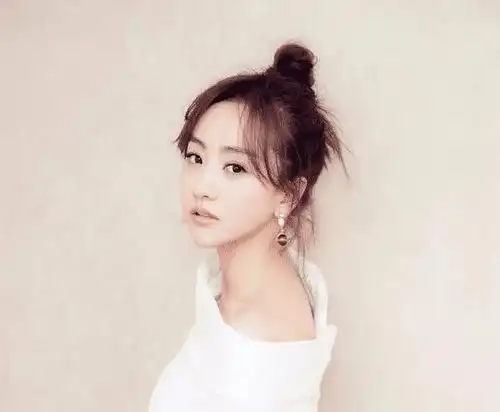 她是最懒女星演戏当兼职,颁奖也不去,出道24年从不缺戏拍