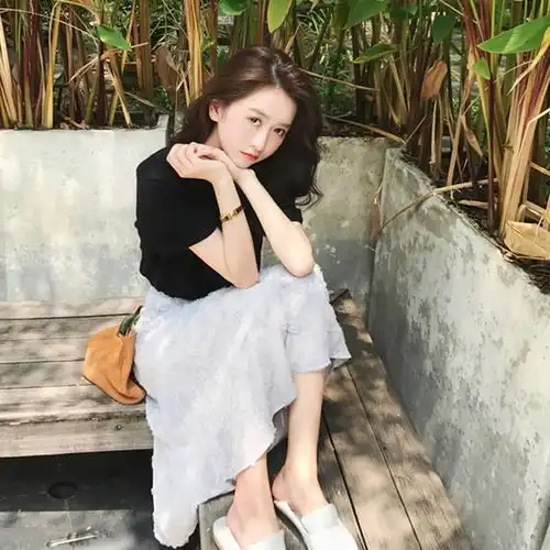 习惯了一成不变的连衣裙,不妨换换清新风套装,洋气显高又减龄