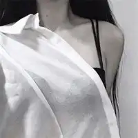 qq头像女生侧脸露锁骨上半身性感女生锁骨侧面头像