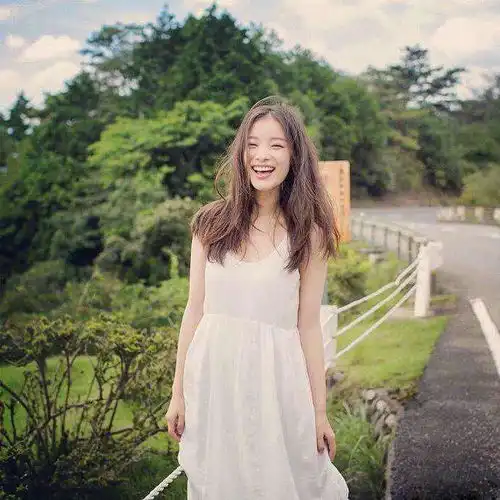 倪妮一组图片曝光,气质出众成熟美艳,敢于挑战无眉新造型