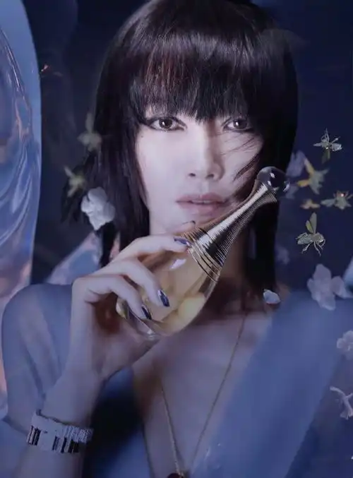 48岁李冰冰写真翻车了短发撞脸陈坤,和3天前庆生照判若两人