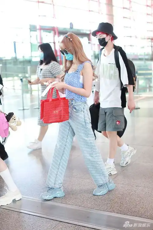 组图硬糖少女来啦张艺凡秀美腿陈卓璇变哪吒