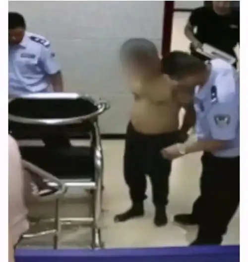 黑龙江鹤岗男子开黑车,半路侵犯女乘客称咱两玩一下呗