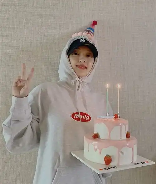 卫衣单穿不好看孟佳和赵露思怎么顶风作案