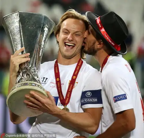 高清图中场多面手盘点伊万拉基蒂奇成长记