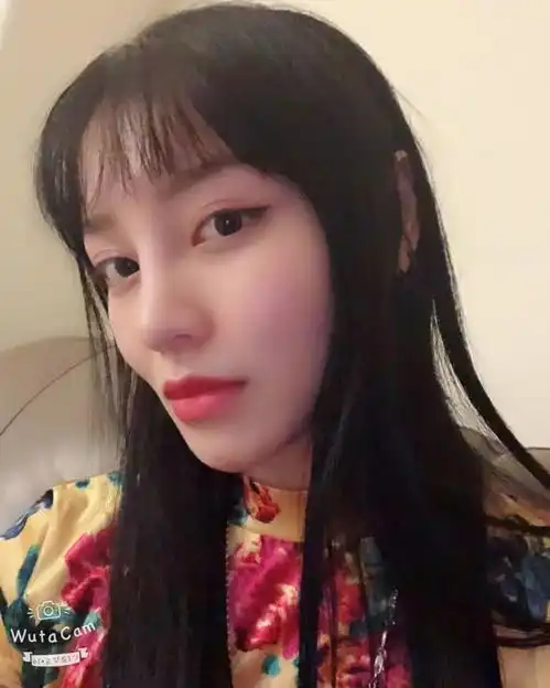 疑似pgone新女友高清图曝光尖下巴大眼睛,神似李小璐