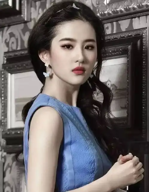 19岁真人头像女李奕霏