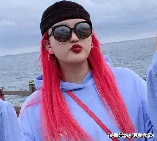 赤木刚宪短发造型曝光,没化妆就敢自拍,看着不像19岁