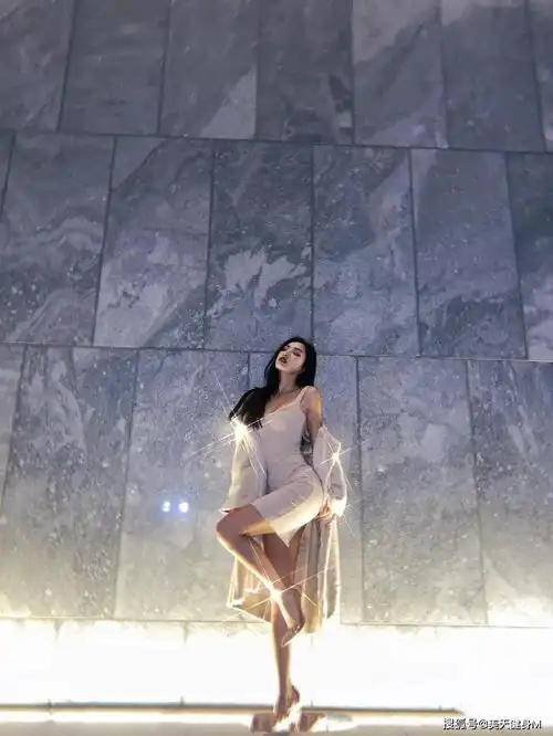 22岁国产模特,大秀身材曲线,看来好身材是有原因的