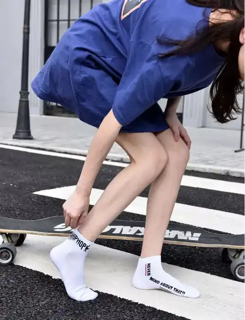 现在流行露袜子,好看的袜子帮你们挑好了