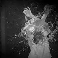 qq头像女生一个人唯美我终于可以笑着回忆你了