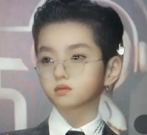 明星挑战宝宝滤镜,李易峰呆萌,张艺兴可爱,看到蔡徐坤萌化了