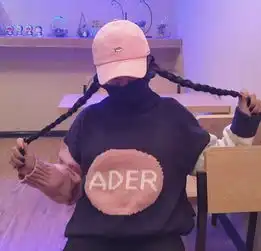 头像得其以偏爱,倾尽平生慷慨