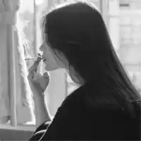 唯美带花女生头像黑白