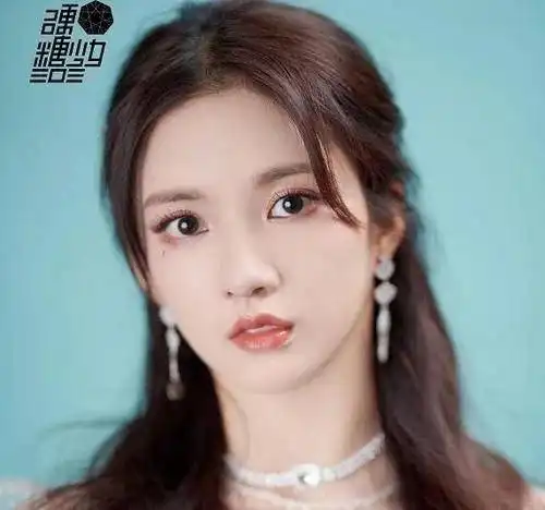 硬糖少女挑战钻石眼妆希林楚楚可怜,刘些宁清纯,张艺凡气质担当