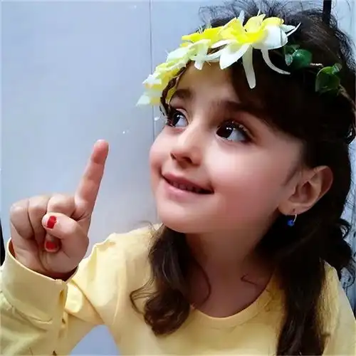 当年因8岁女儿长得太好看,伊朗父亲辞职当保镖,女孩后来如何