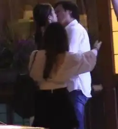 刘亦菲新片要上,冯小刚新片要宣传,怎么就干爹和冯女郎在一起了