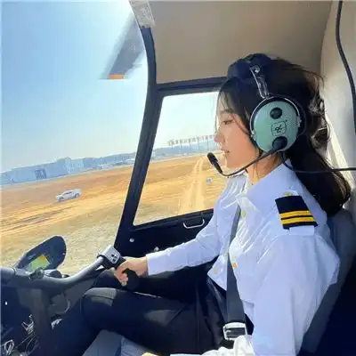 别人的18岁泛美通航绵阳基地首位单飞女学员赖可盈飞出新天地