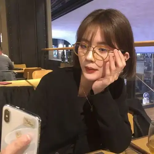 港风头像女生高级感宝石绿