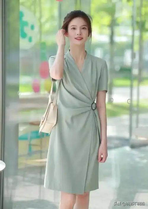 真正有气质的中年女人穿衣得体仪态端庄,到老都优雅大方
