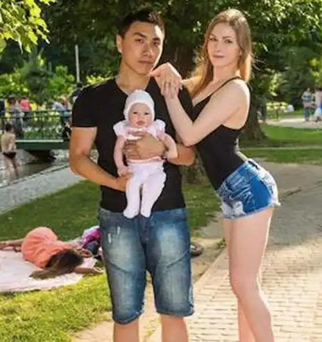 当年高考320分的河南小伙,去乌克兰打工娶当地富婆,他现状如何