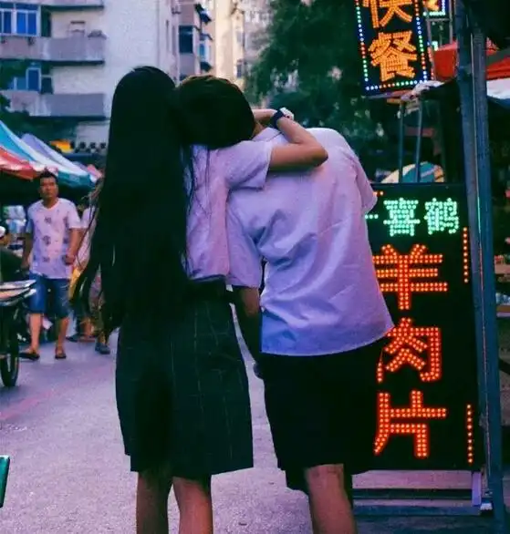 背影情女侣头像
