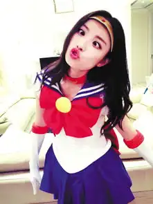 倪妮搞笑扮漫画人物