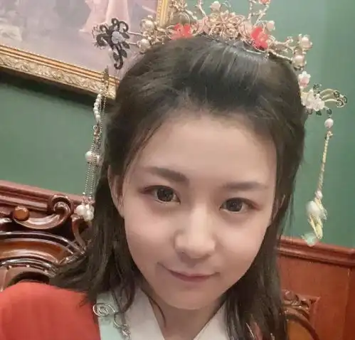 这就是初恋女友的感觉lpl最美女解说诞生,抿嘴太可爱了