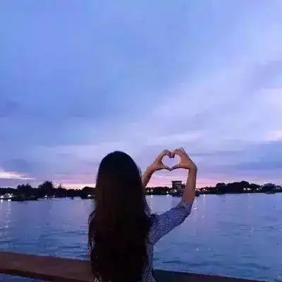 夕阳下的背影女生头像个性