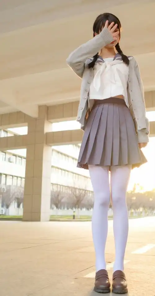 素人美女网红纯白色学生制服写真大赏,欢迎大家亮图来战