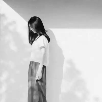 qq头像黑白女生好看冷酷有些东西适合烂在心里