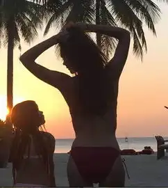 贝克汉姆晒妻女比基尼美照维多利亚撩发性感迷人