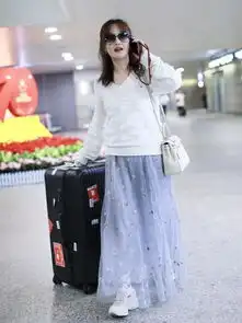 不再做哈妹的薛佳凝才最吸睛,穿典雅仙女走机场,白的不真实