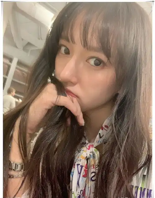 程潇被称元气少女晒照不ps暴露黑眼圈,生图状态巨好看